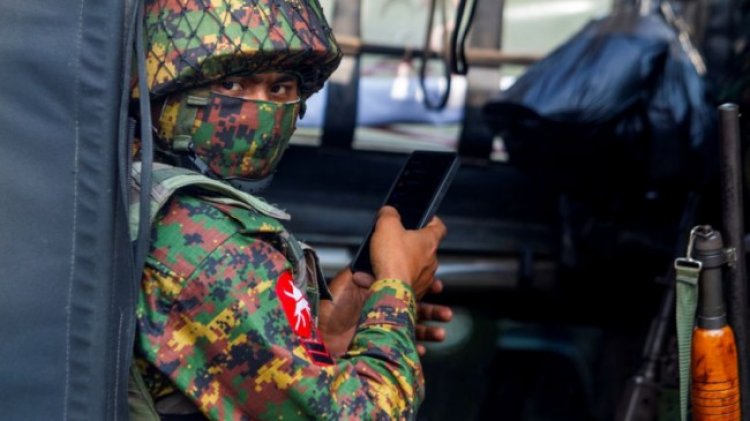 Myanmar army battles anti-coup rebels in northwest town